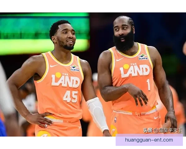 米切尔25分带领骑士复仇勇士锁定季后赛 哈登关键时刻19分助攻奠定胜局